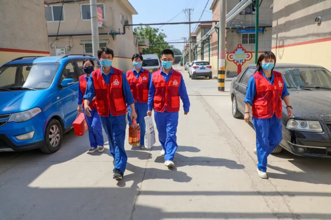 端午送溫暖 幫扶“粽”是情——安彩高科開(kāi)展端午節(jié)走訪(fǎng)慰問(wèn)活動(dòng)