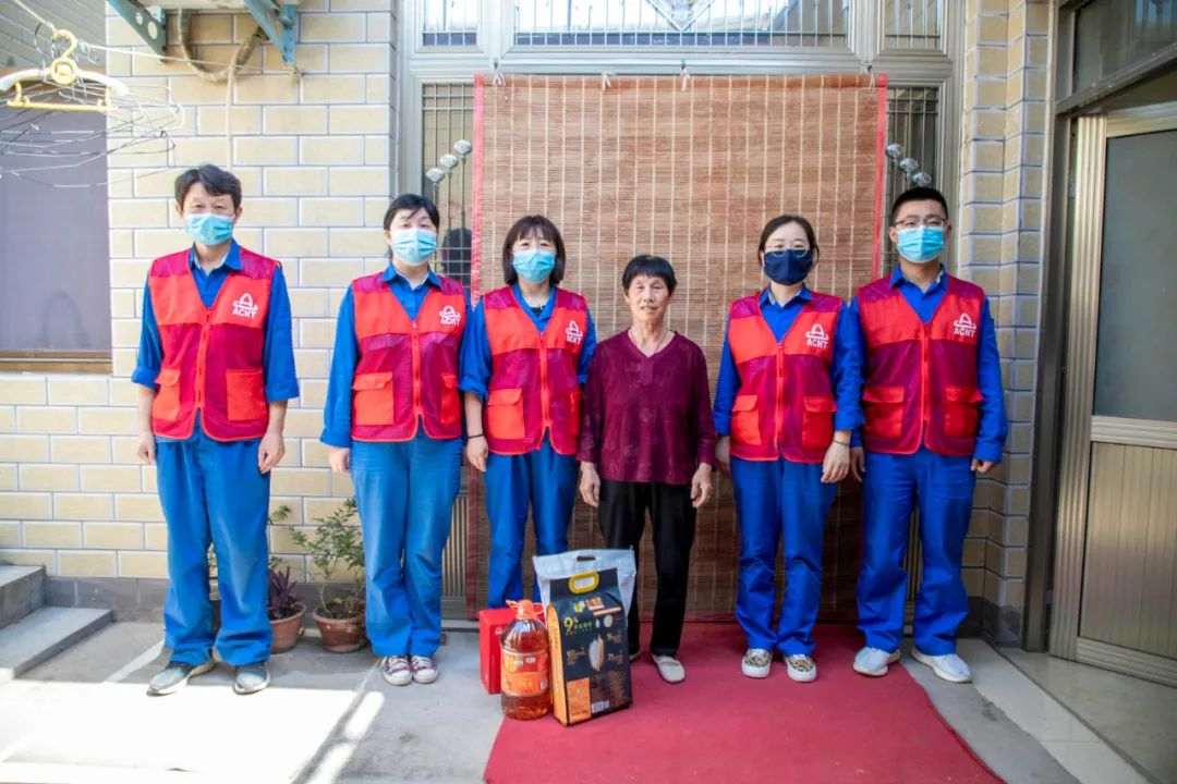 端午送溫暖 幫扶“粽”是情——安彩高科開(kāi)展端午節(jié)走訪(fǎng)慰問(wèn)活動(dòng)
