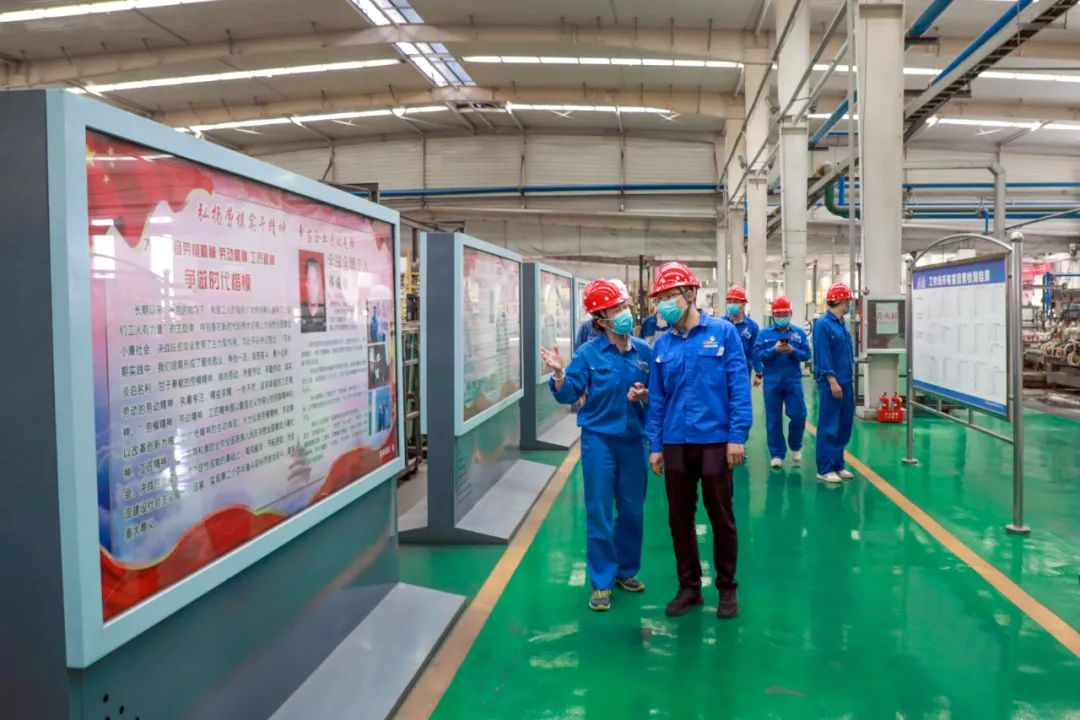 翠籠蒲艾香，慰問送安康——安彩高科總經(jīng)理端午節(jié)慰問一線職工